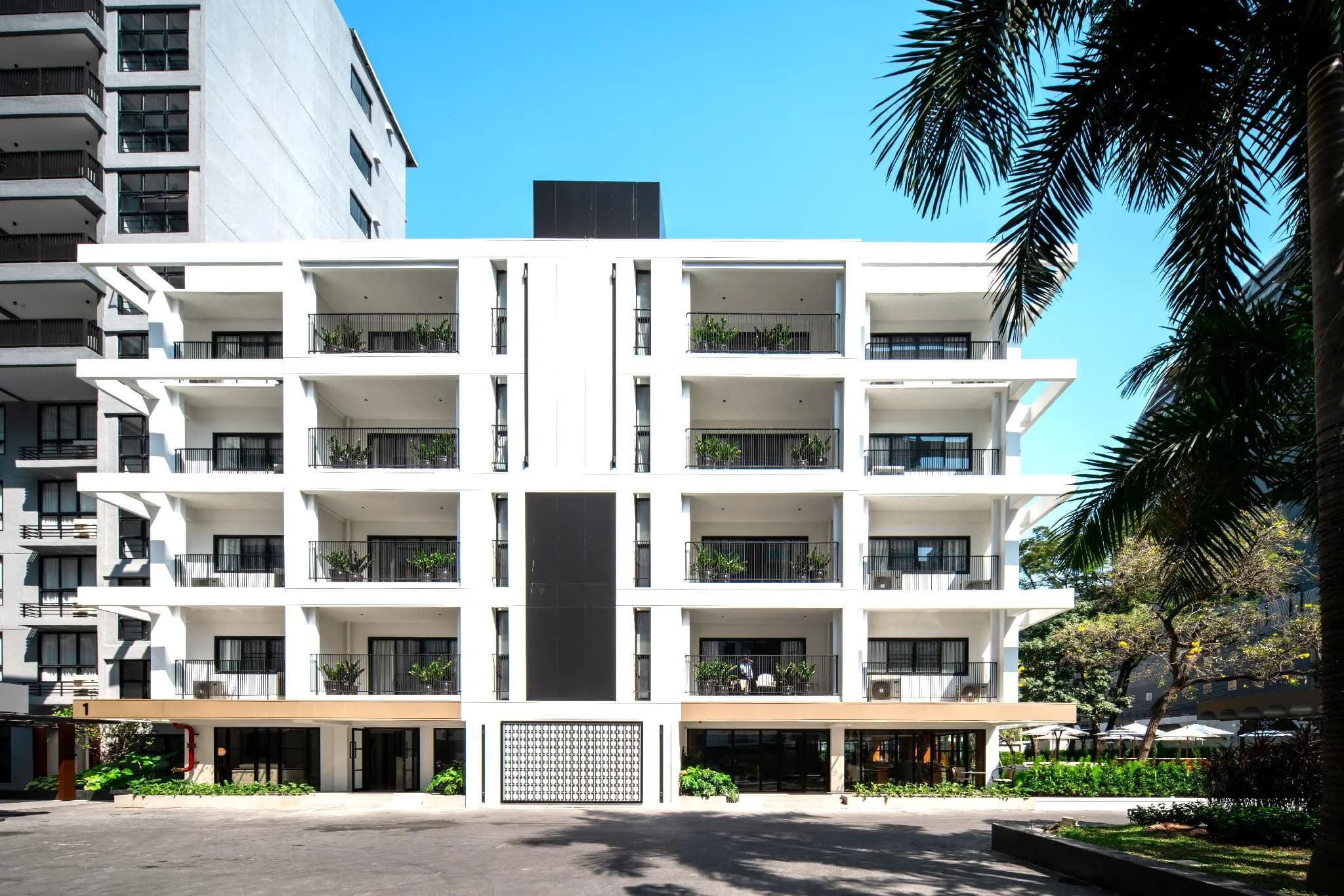 Floral Court Hotel & Residence