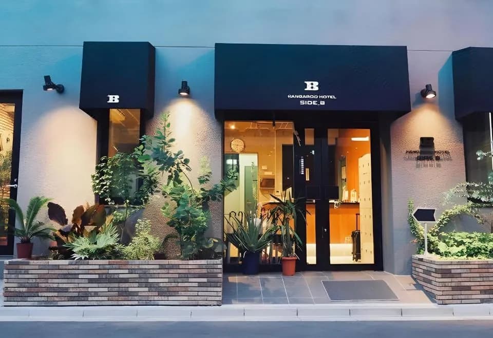 Kangaroo Hotel Side B