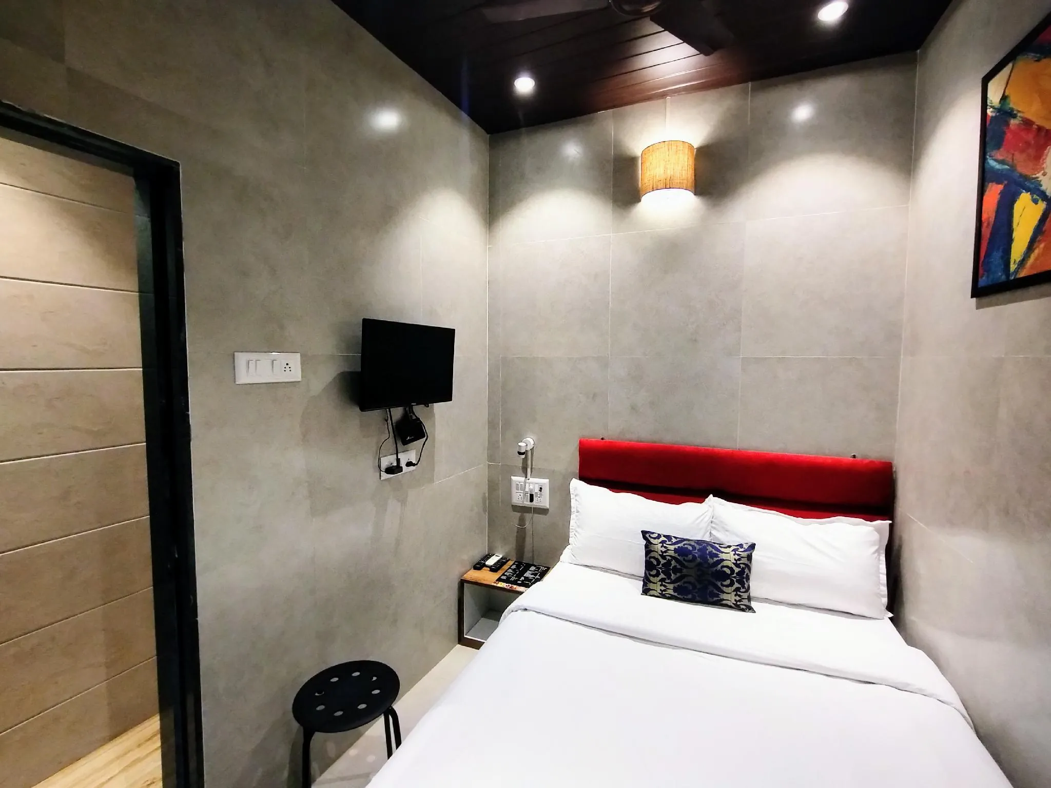 Hotel Eros - Near Mumbai International Airport T2
