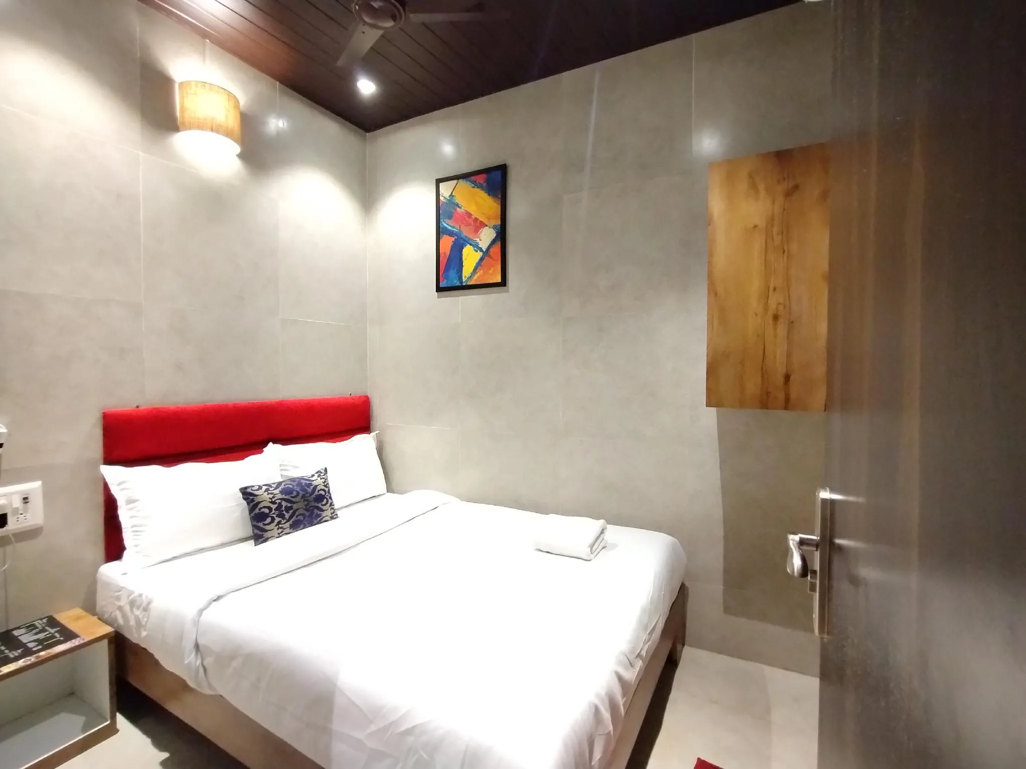 Hotel Eros - Near Mumbai International Airport T2