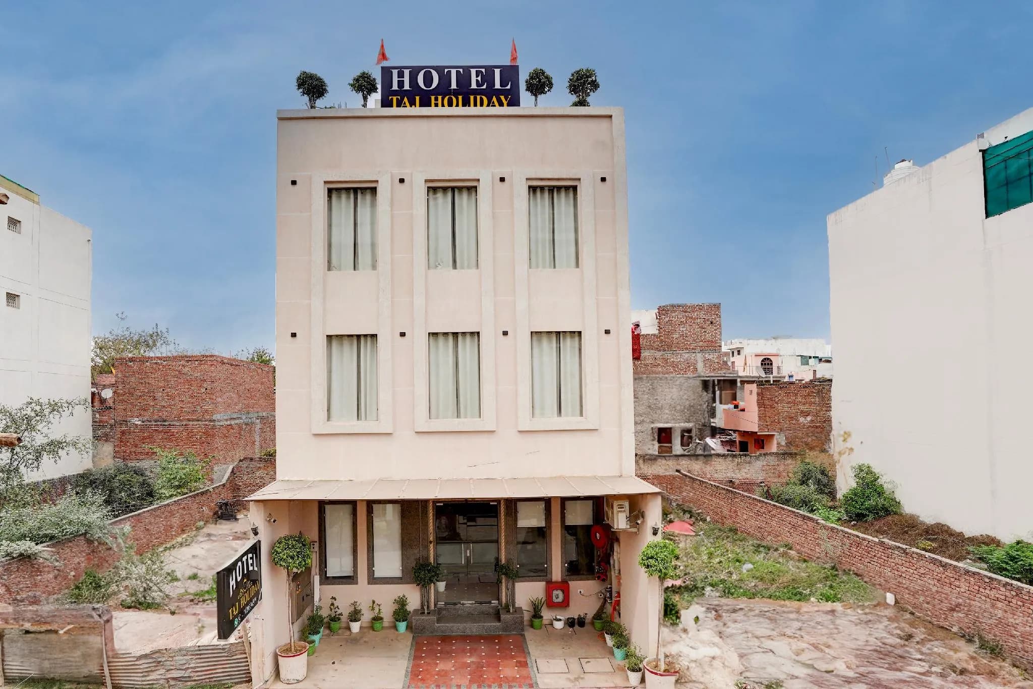 Hotel Taj Holiday