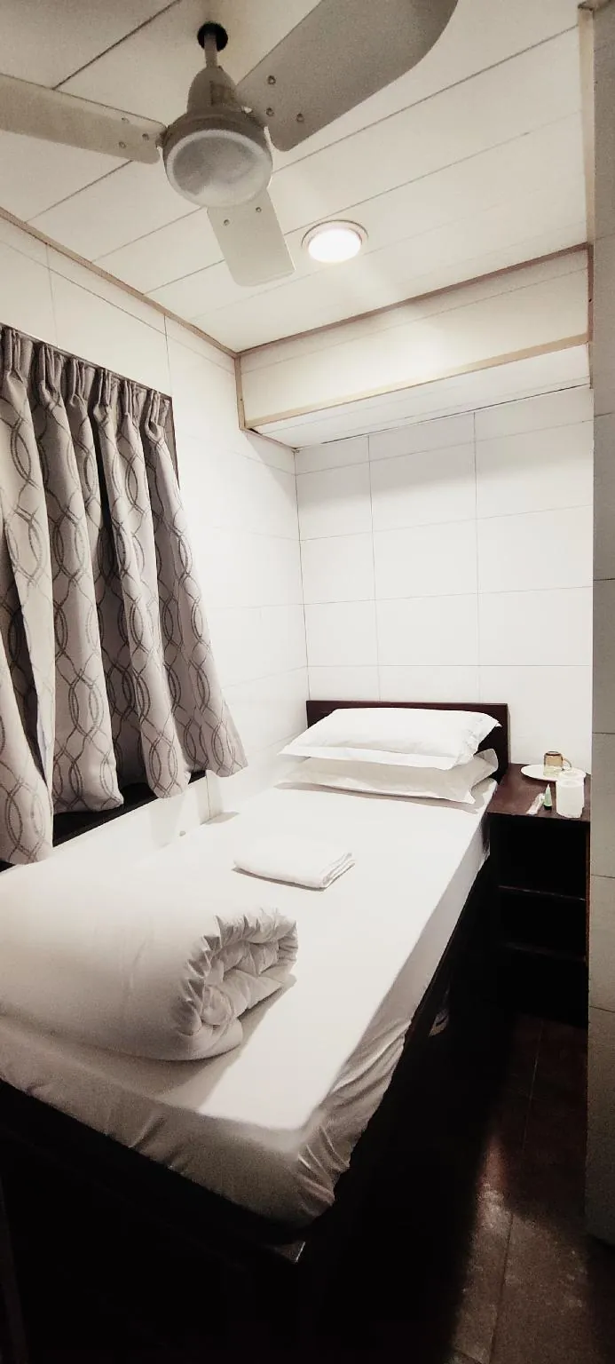 FOUR SEASONS HOSTEL