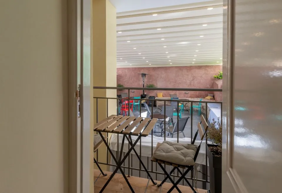 Plaka Arch Suites