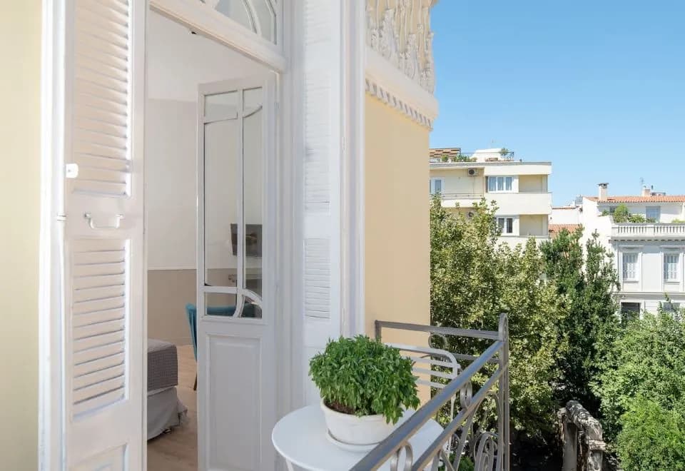 Plaka Arch Suites
