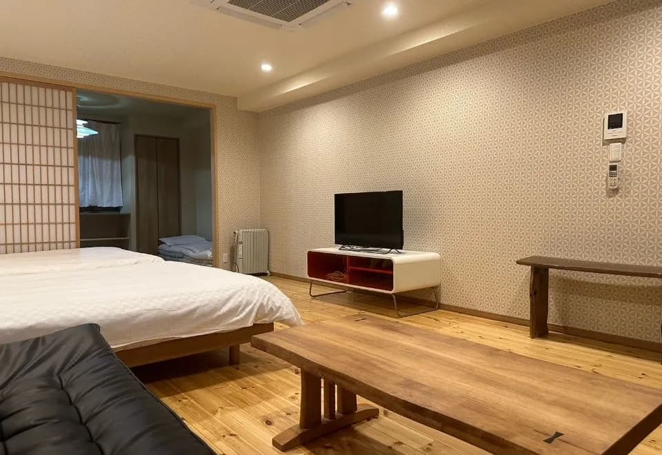 Shimanouchi Luxury Apartment