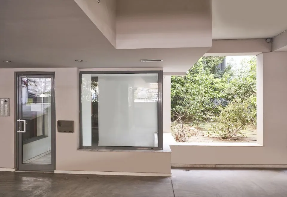 Contemporary Comfy Apt