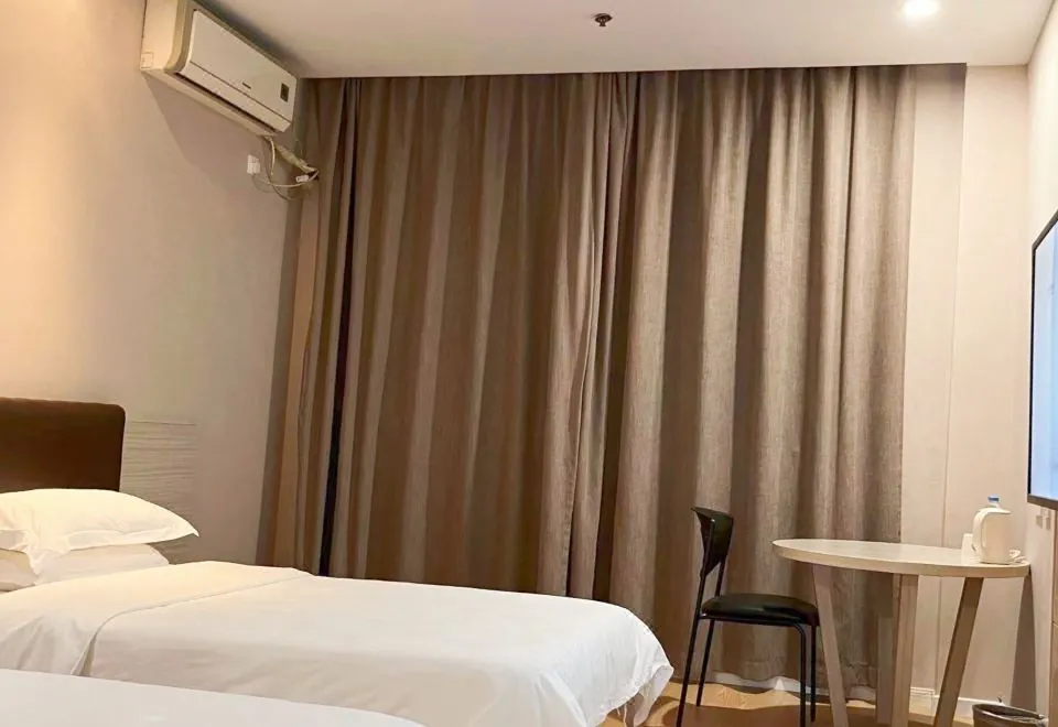 Hanting Hotel (Shanghai Jiangning Road Metro Station)