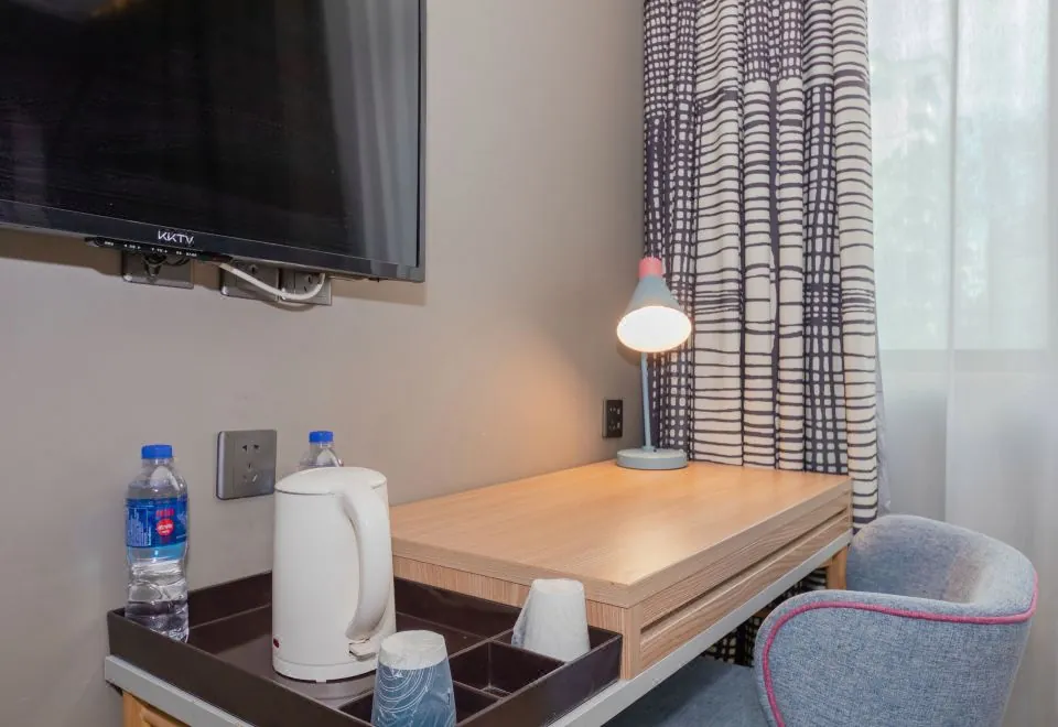 Home Inn (Shanghai Gaoke West Road Yanggao South Road Metro Station)