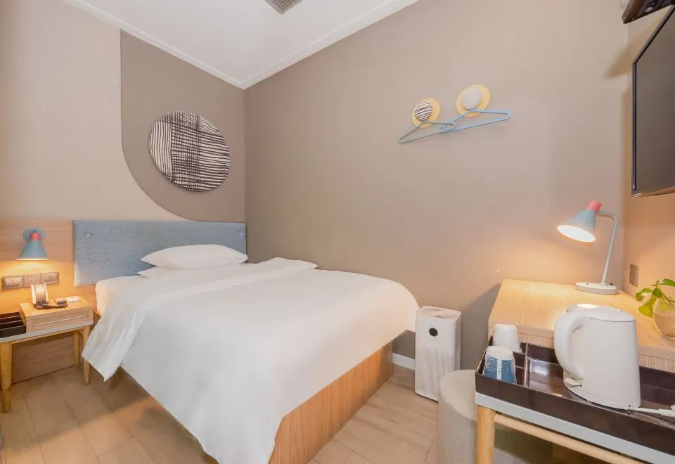 Home Inn (Shanghai Gaoke West Road Yanggao South Road Metro Station)