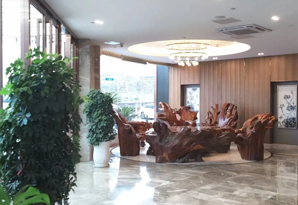 Yang Jianhua Grand Hotel (Hunan Road Fanghua Road Subway Station)