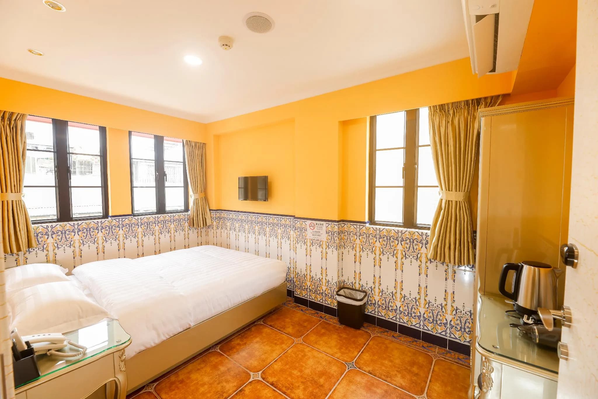 Family Inn (Rua De Camilo Pessanha Branch)