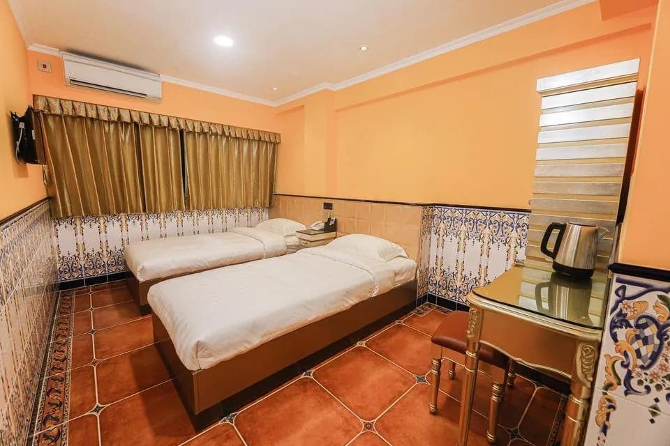 Family Inn (Rua De Miguel Aires Branch)