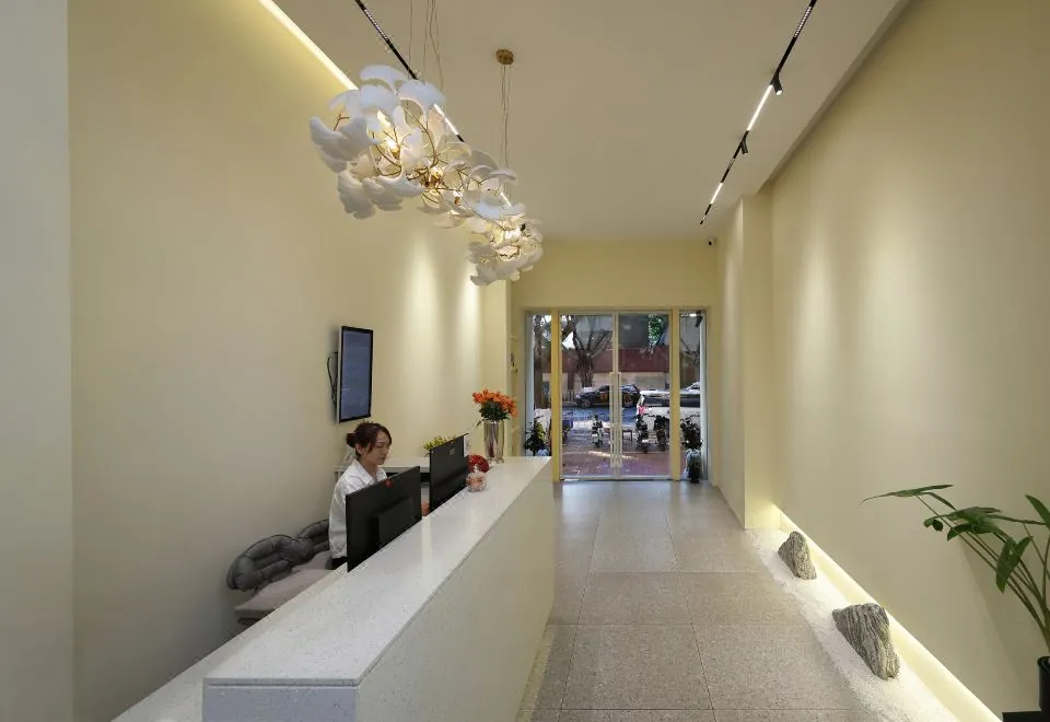 Herman Hotel (Guangzhou Zhujiang New Town Jockey Club Home Furnishing Store)