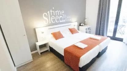 Hostal Live Barcelona