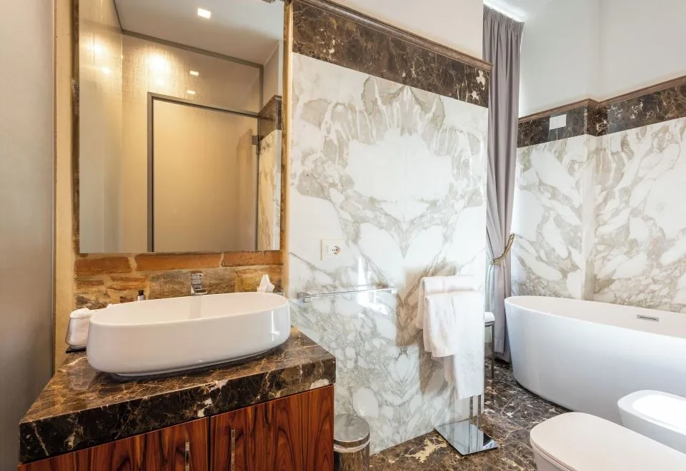 Donati Luxury Tower Suites
