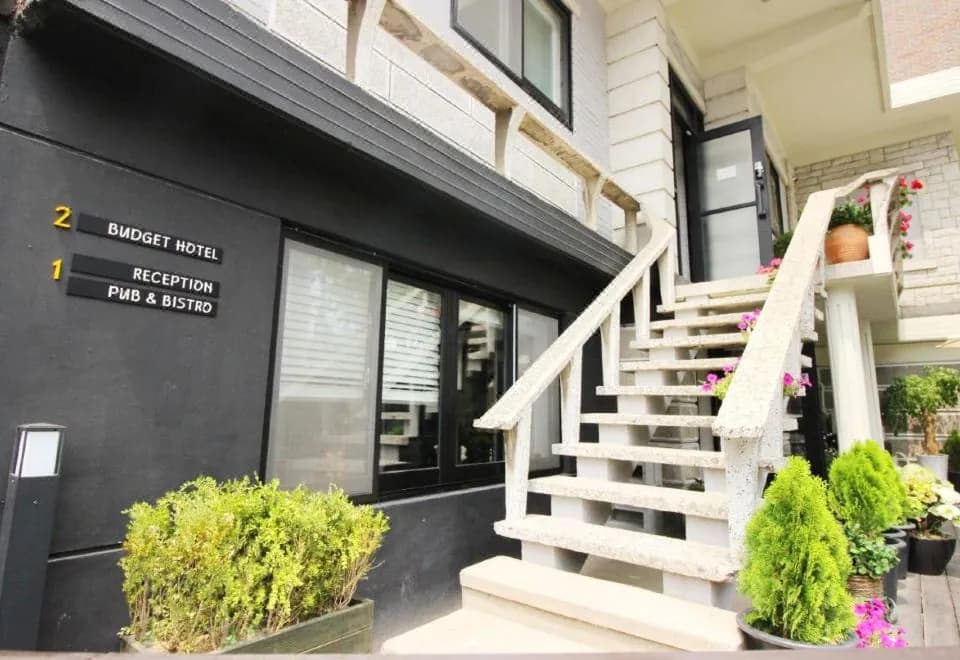 Hi Jun Guesthouse