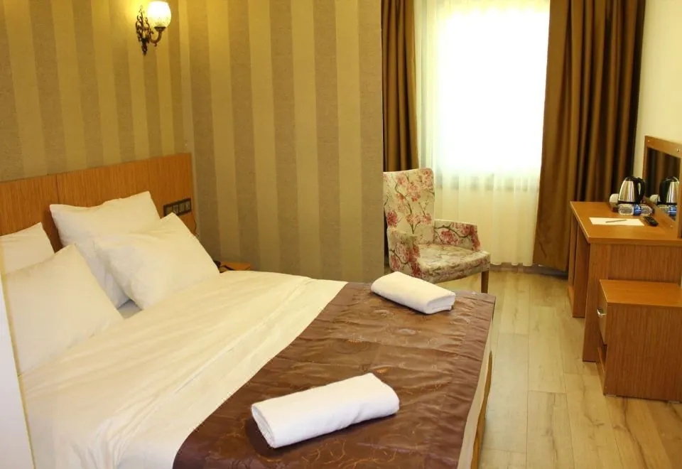 Realist Hotel