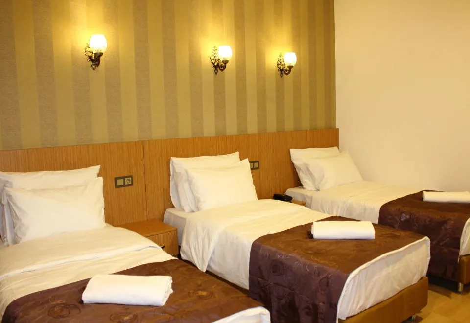 Realist Hotel