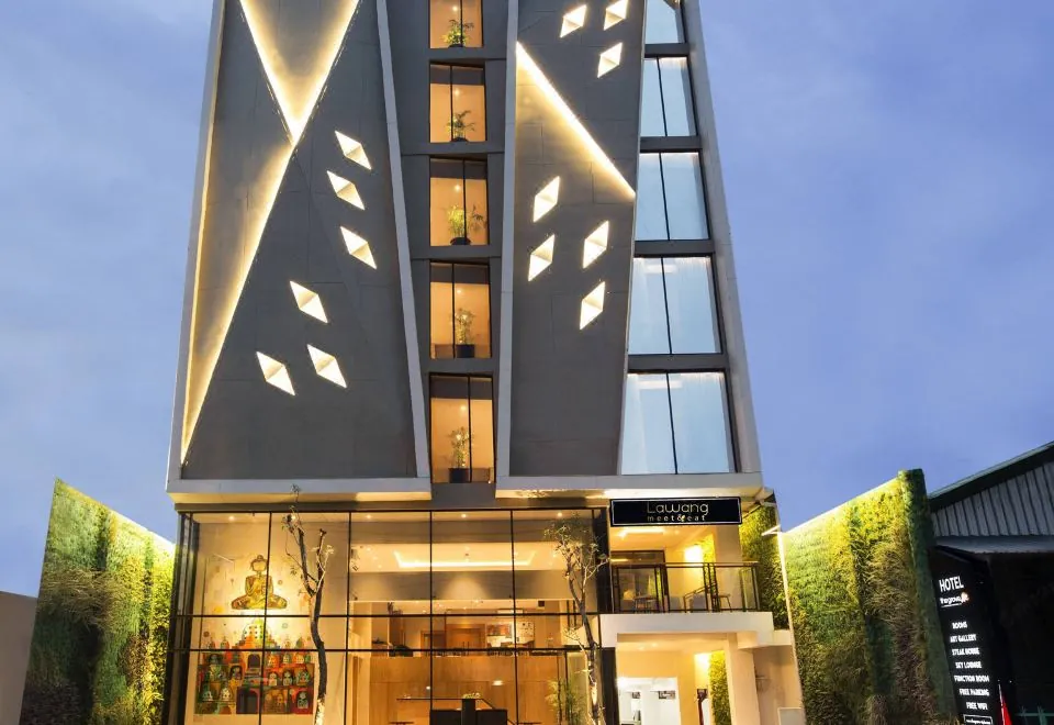 Yellow Star Ambarukmo Hotel