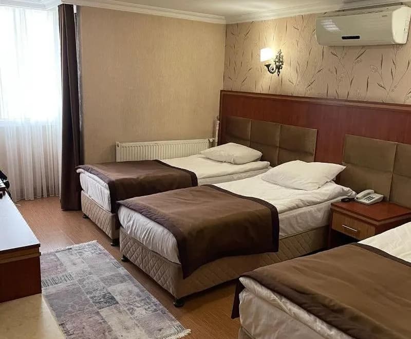 Hermanos Hotel