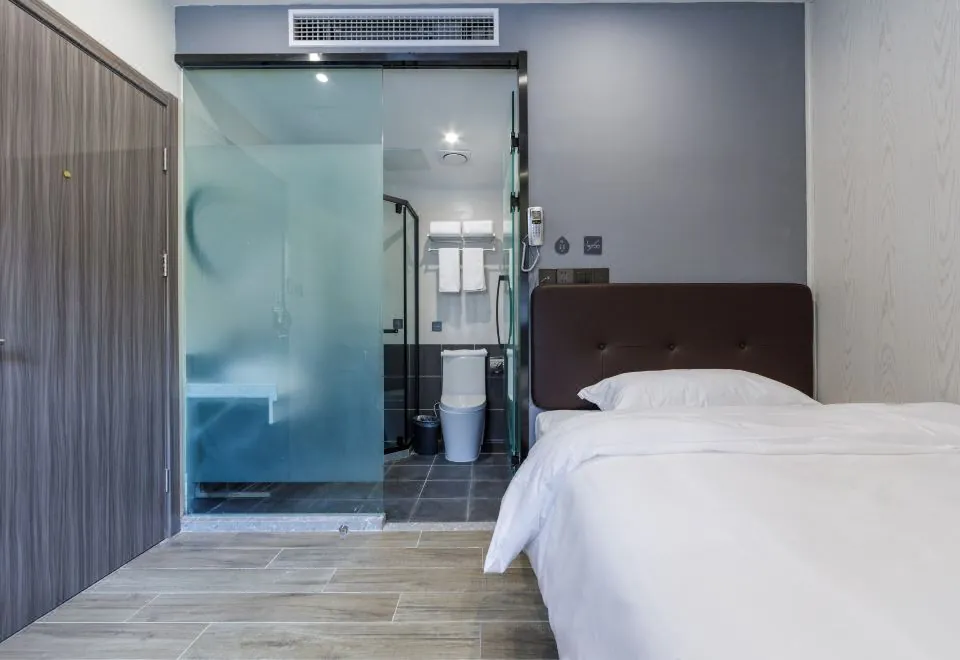 Hi inn (shuangyang road, north bund, Shanghai)