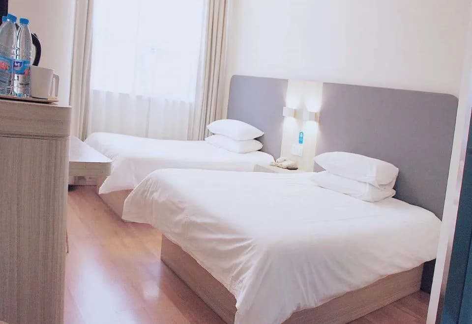 Hanting Hotel (Shanghai Nanjing Road Pedestrian Street Center)