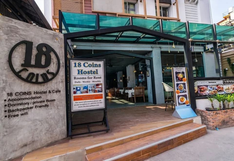 18 Coins Cafe & Hostel