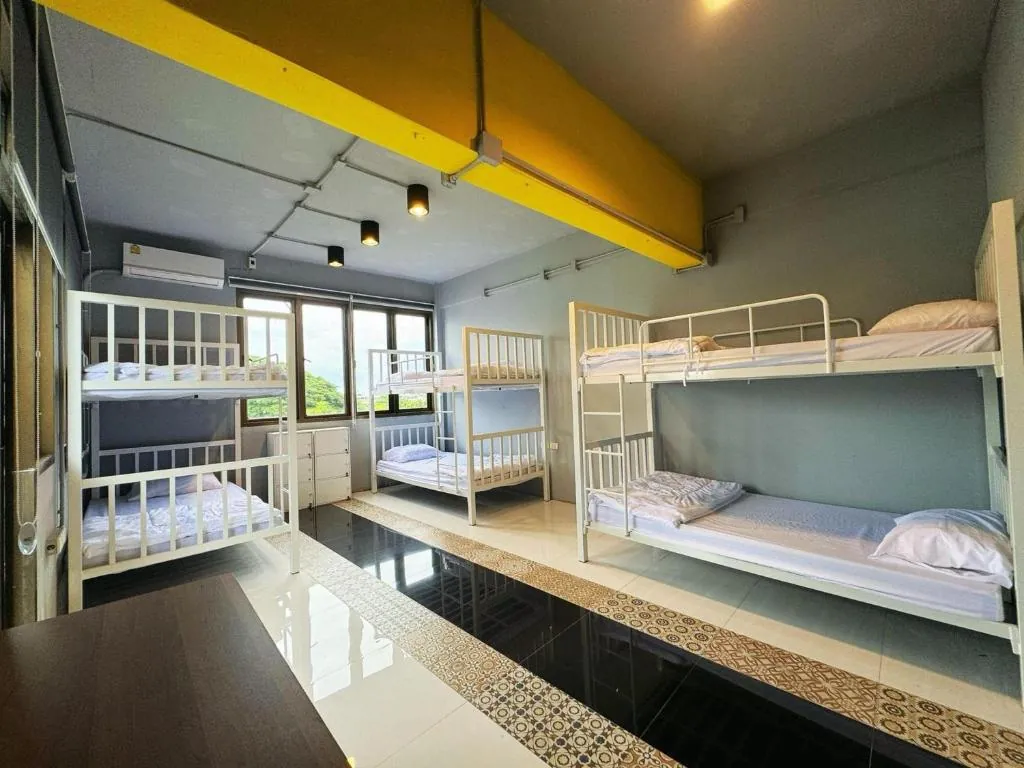 OYO 75465 Lucky Hostel (Huai Khwang)