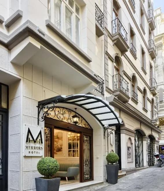 Mirrors Hotel
