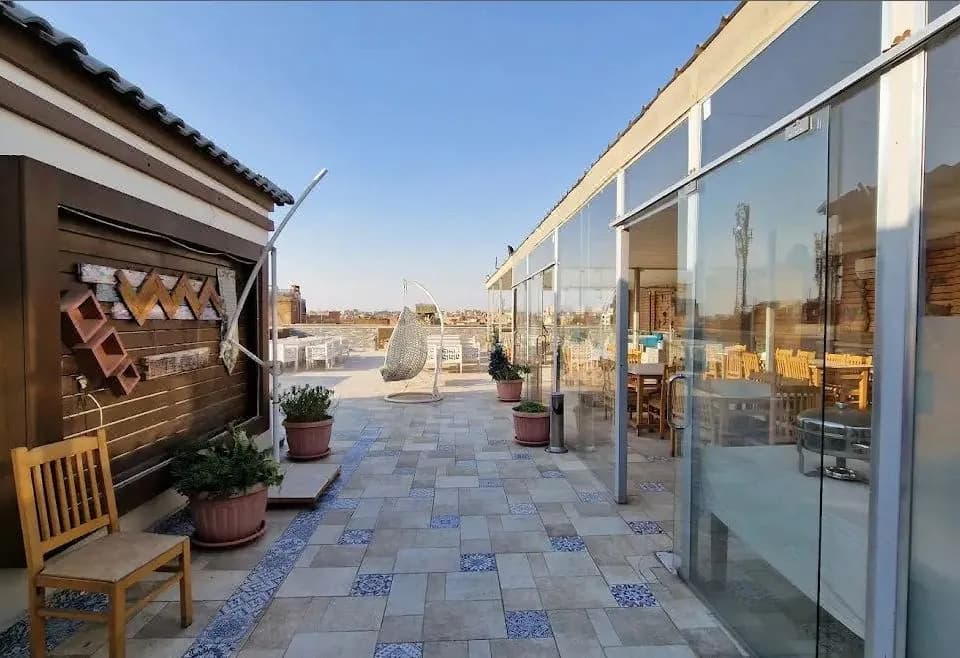 pyramid edge hotel