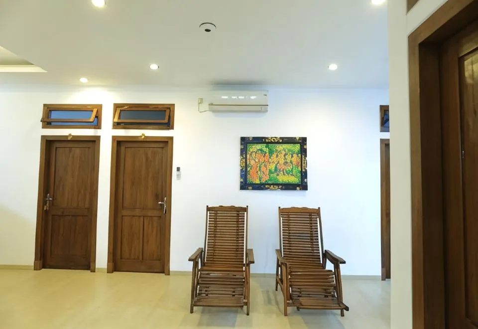 RedDoorz Plus Near Lempuyangan Station 4