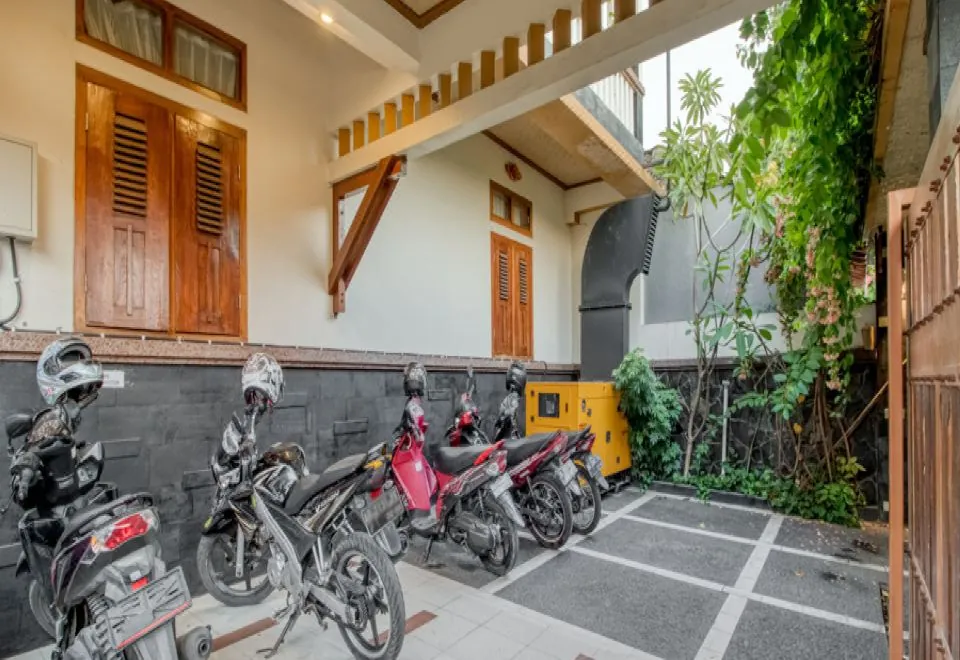 RedDoorz Plus Near Lempuyangan Station 4