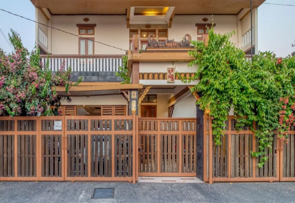 RedDoorz Plus Near Lempuyangan Station 4