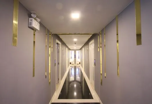 Pratunam Atrium Hotel