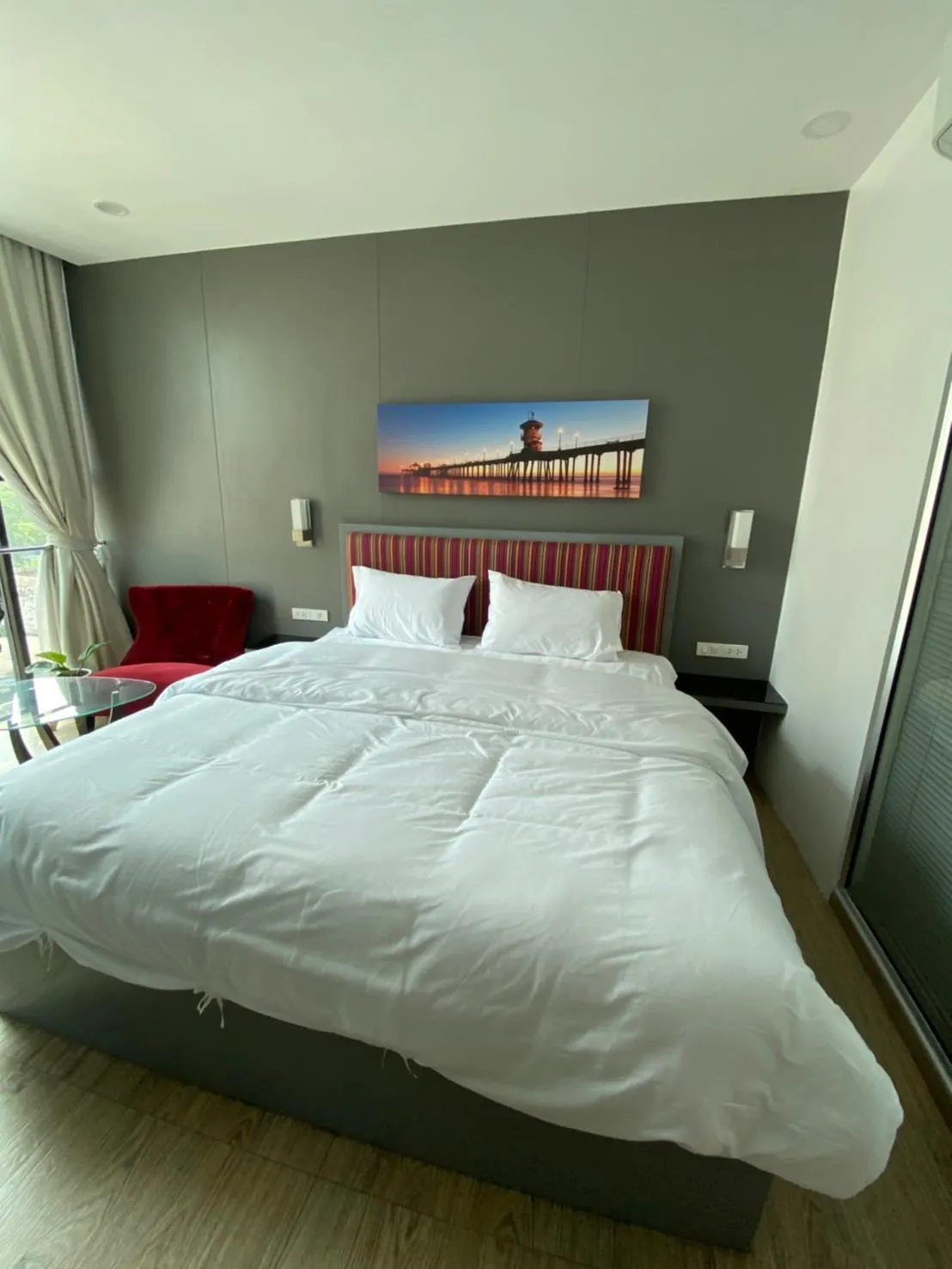 8 Hotel & Cafe