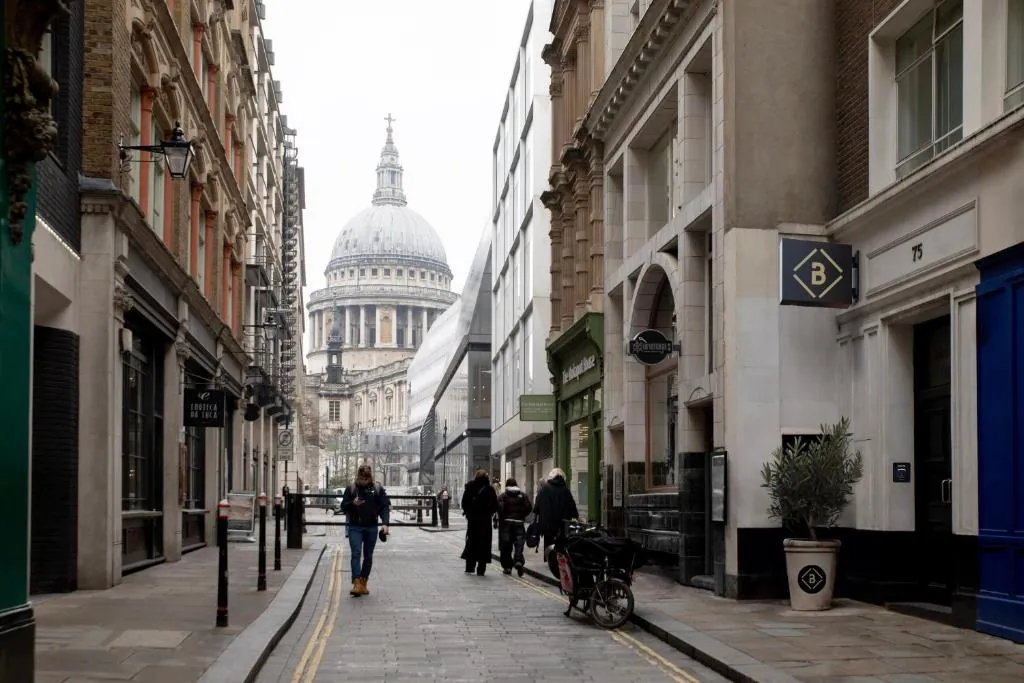 Bob W St Paul's