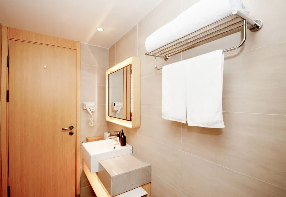 Ji Hotel (Shanghai Ningguo Road Metro Station)