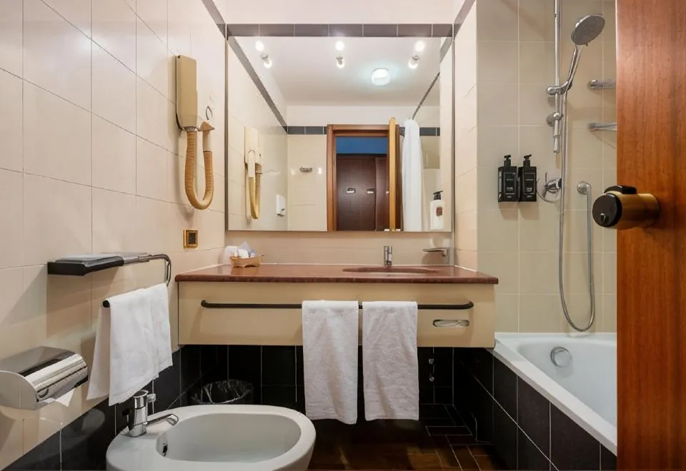 Golden Tulip Crivis