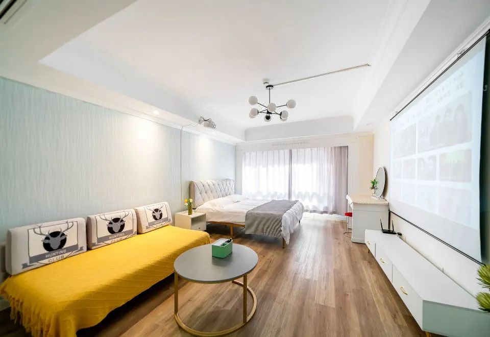 Orange apartment (Shanghai Bund store)