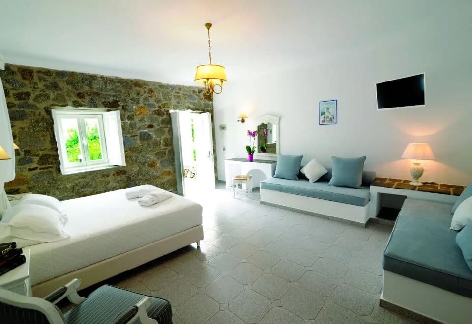 Kamari Hotel