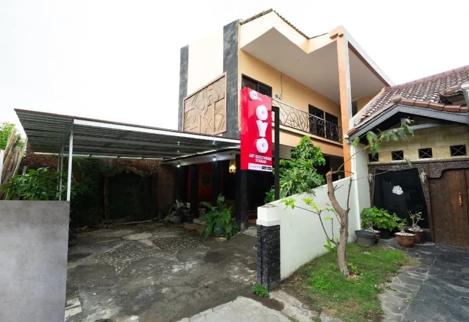 OYO 2285 Art Guest House Syariah