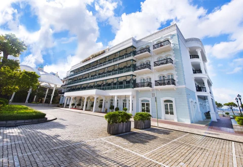 Rocks Hotel