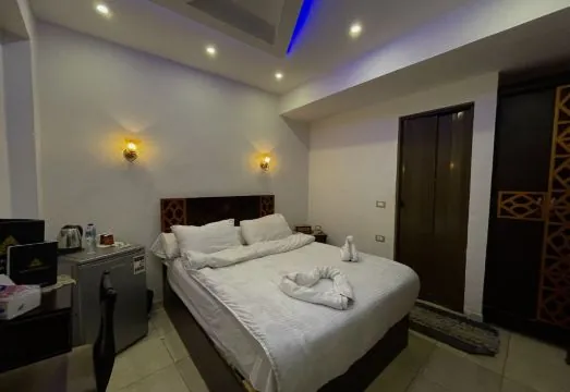 Sahara Pyramids Inn