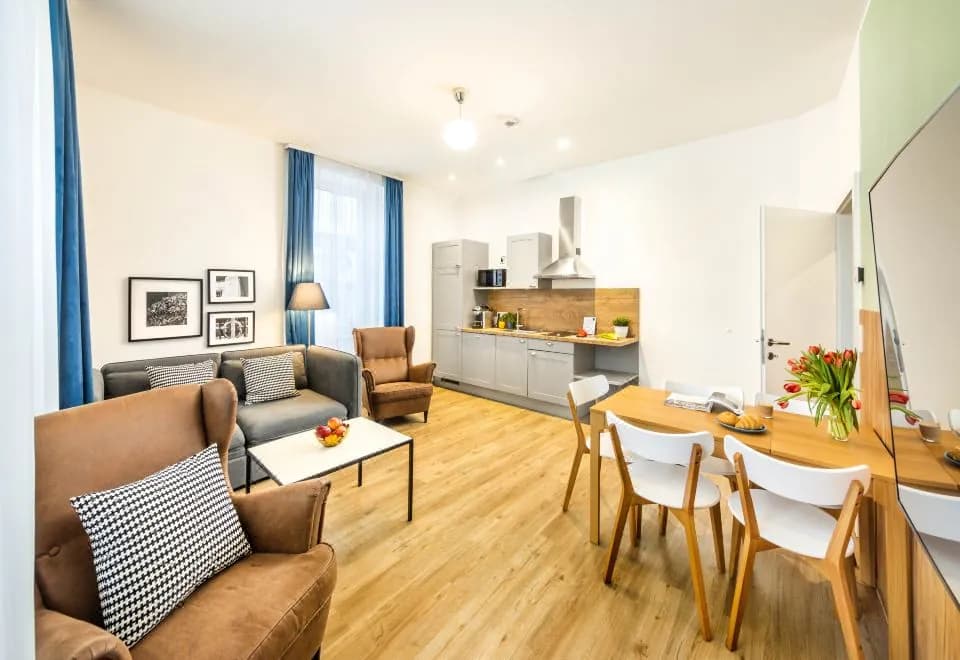 Jimmy's Apartments Emerald