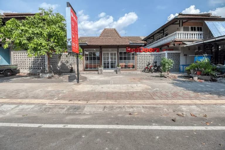 RedDoorz Near Malioboro Tugu Station Jogja 2