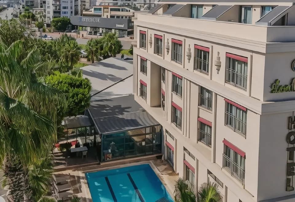 Leaf Port Hotel