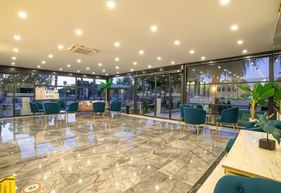 Leaf Port Hotel