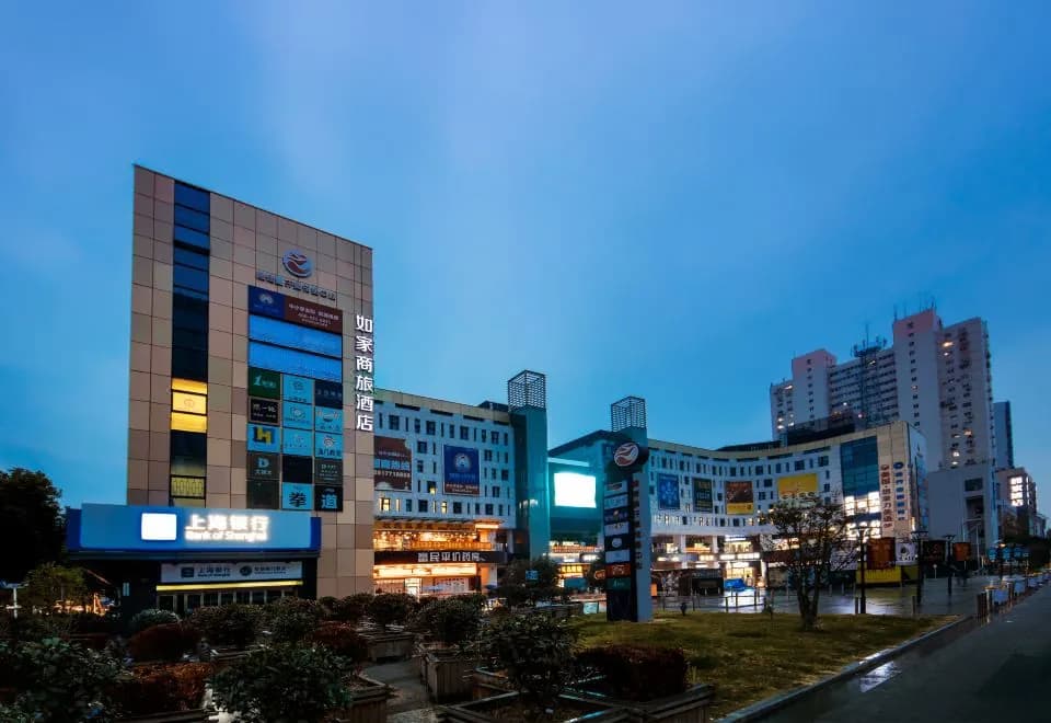 Home Inn Selected (Shanghai New International Expo Center, Beicai Metro Station)