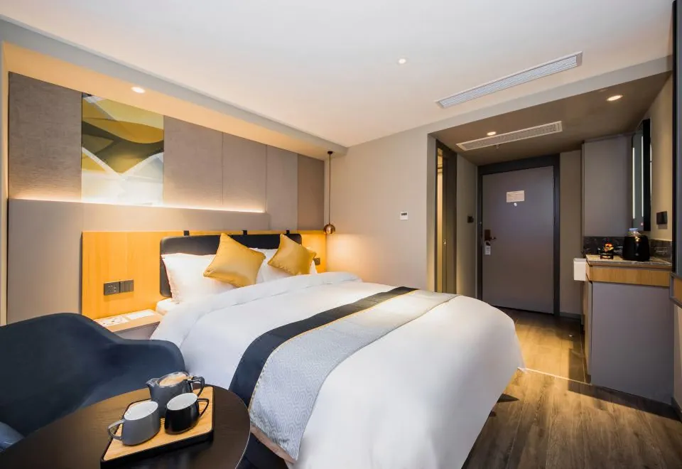 Home Inn Selected (Shanghai New International Expo Center, Beicai Metro Station)
