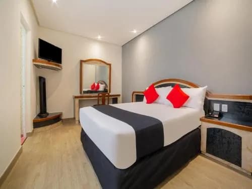Hotel Monarca